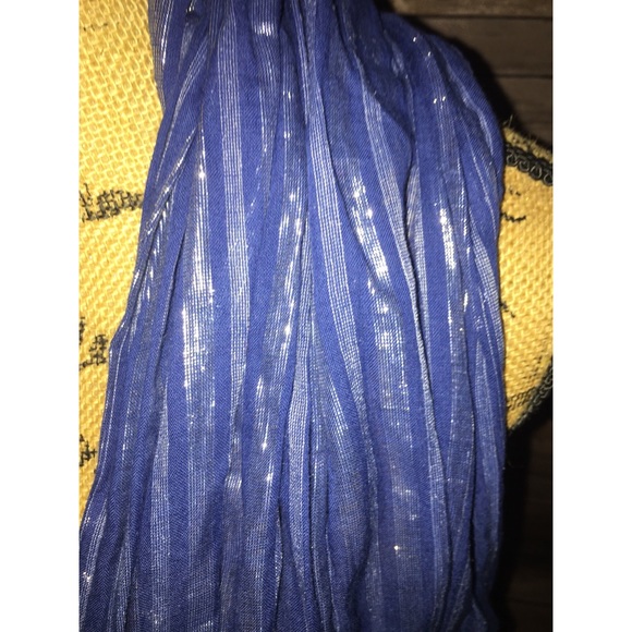 🧣Ann Taylor Loft Scarf - Picture 4 of 5